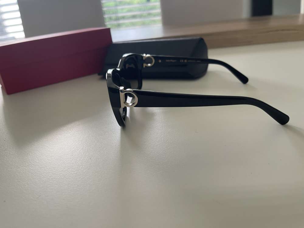 Ferragamo slnečné okuliare