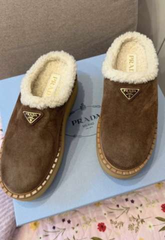 https://www.vipluxury.sk/Prada papučky