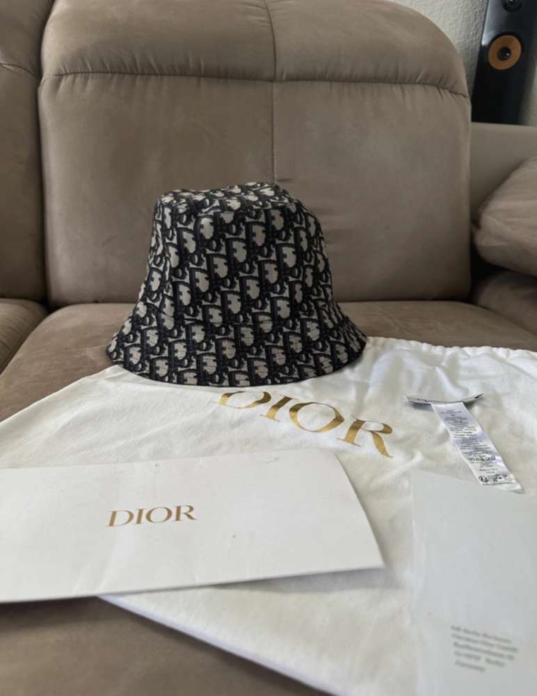 Dior klobúk