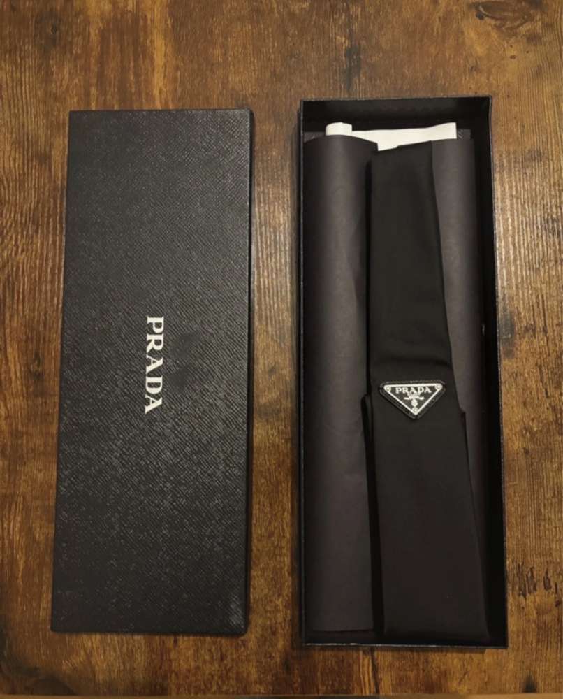 Prada kravata