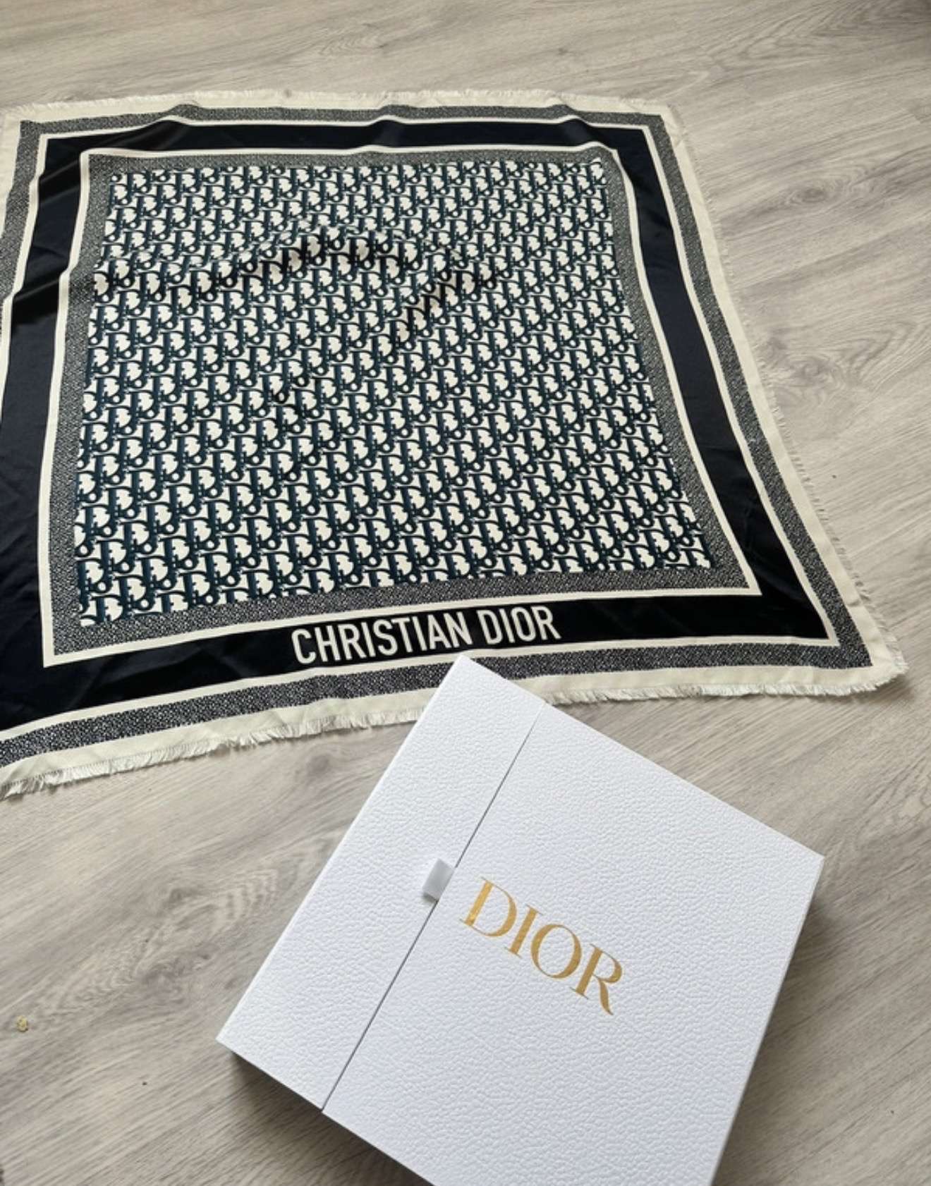 Dior šatky
