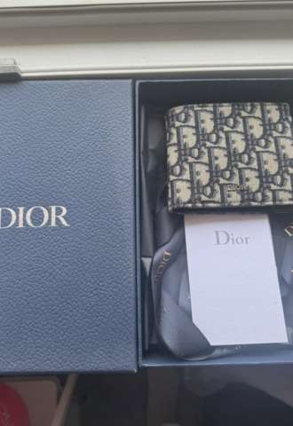 https://www.vipluxury.sk/Dior peňaženka