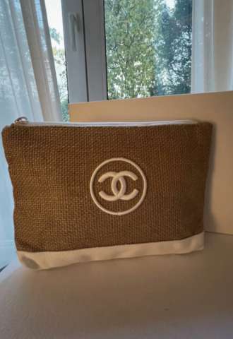 https://www.vipluxury.sk/Chanel beauty clutch