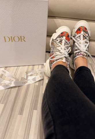 https://www.vipluxury.sk/Dior D-Connect “Mille Fleurs” Multicolor