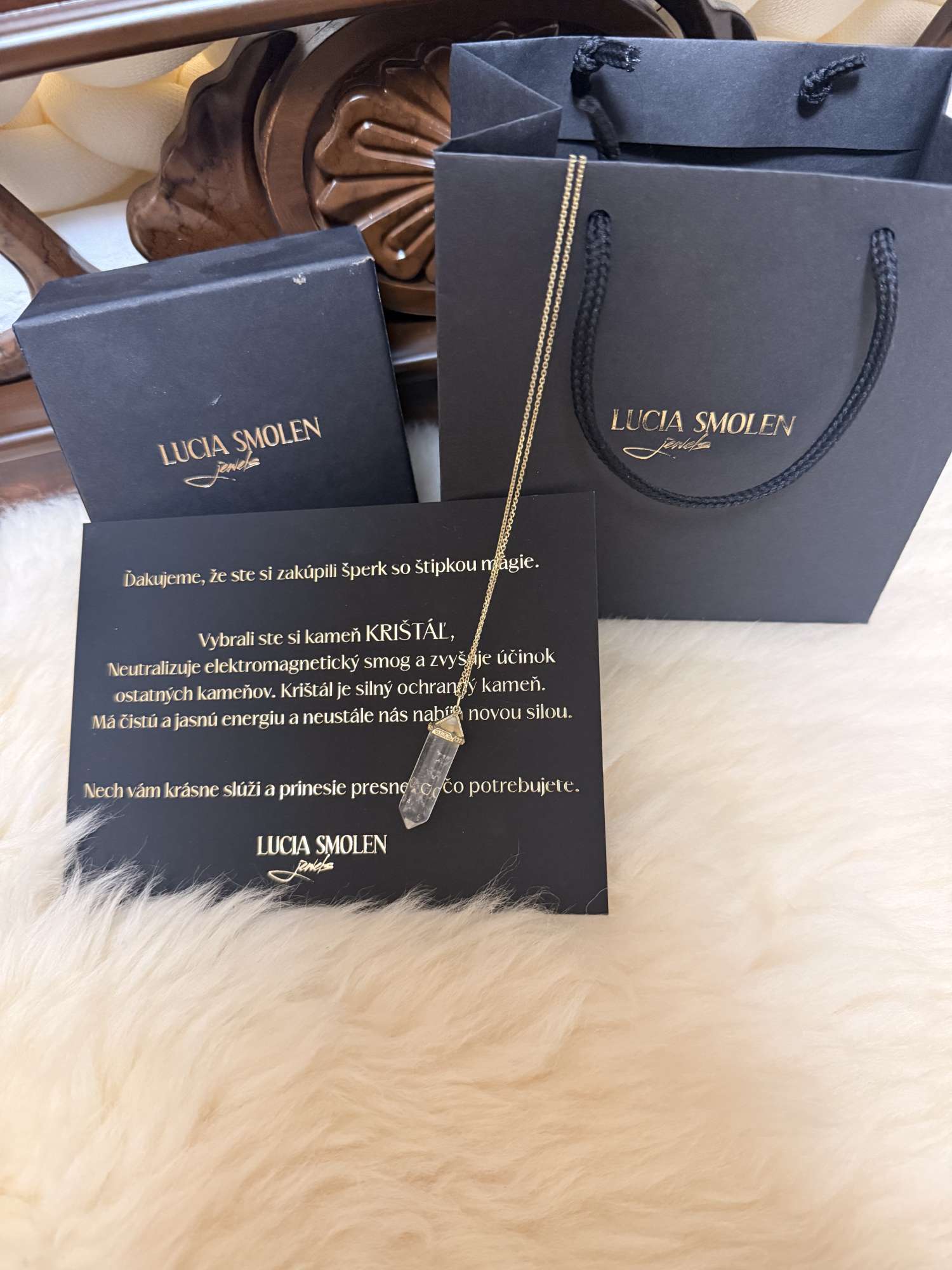 Řetízek s křišťálem osazený diamanty