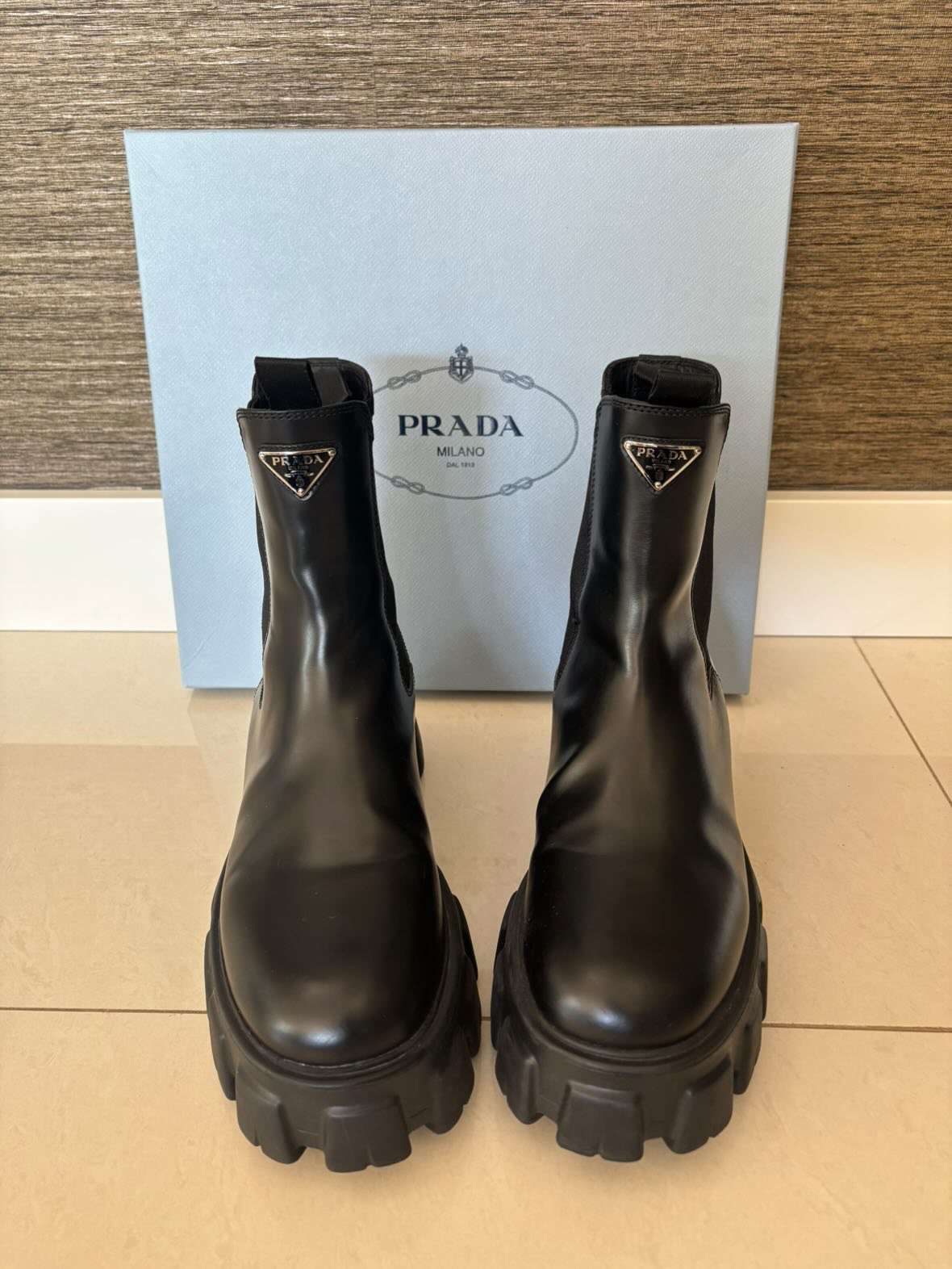 Členkové monolitové čižmy Prada 40