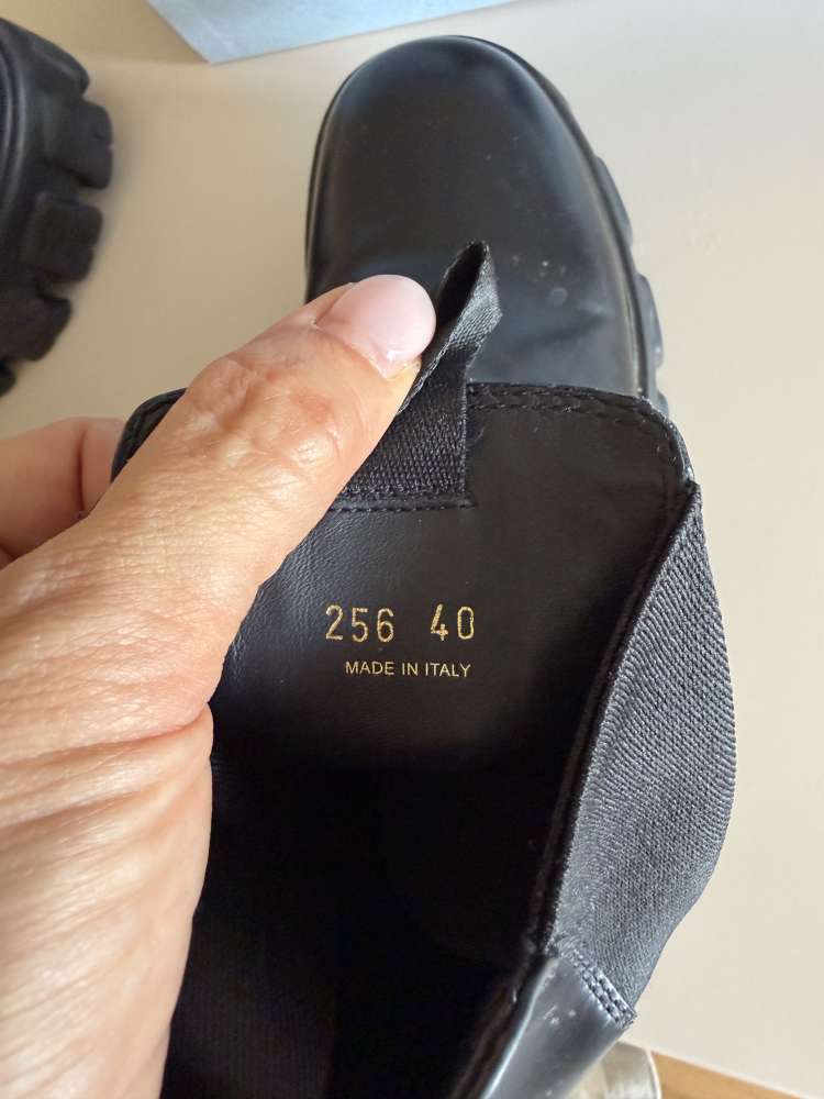 Členkové monolitové čižmy Prada 40