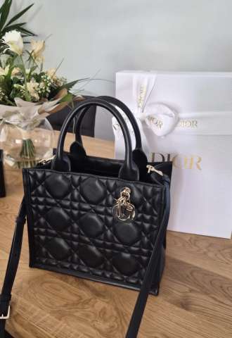 https://www.vipluxury.sk/Dior tote kabelka