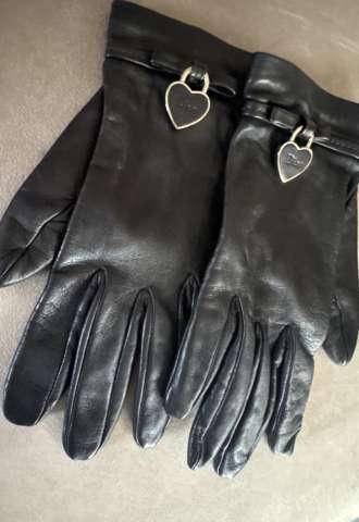 https://www.vipluxury.sk/Dior rukavice