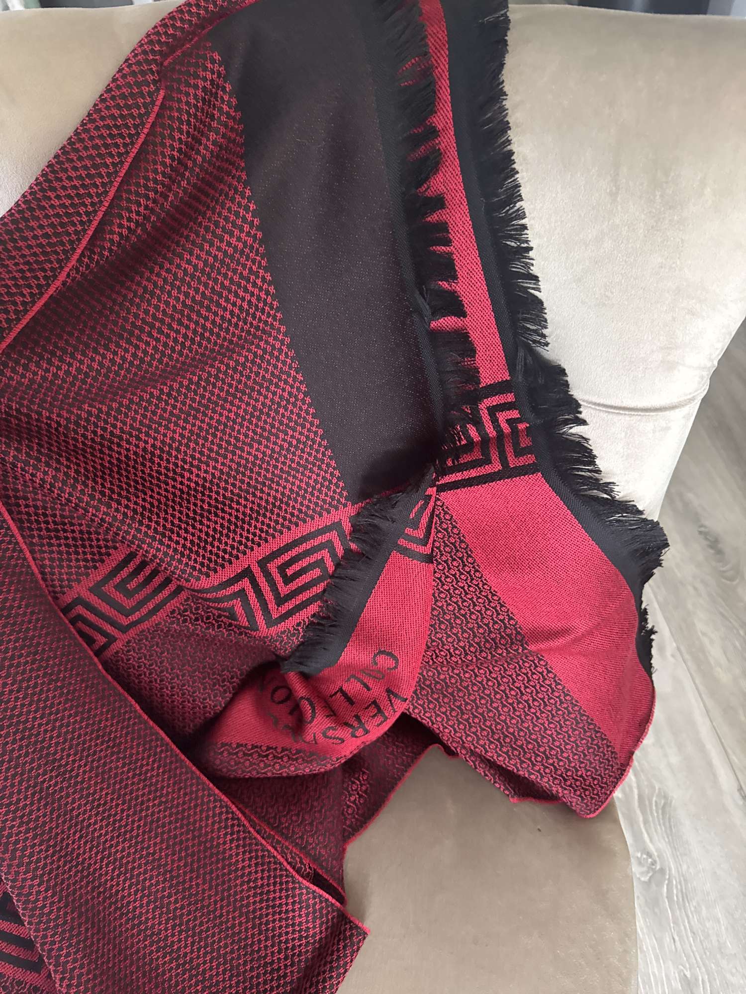Versace velky kašmírový šátek