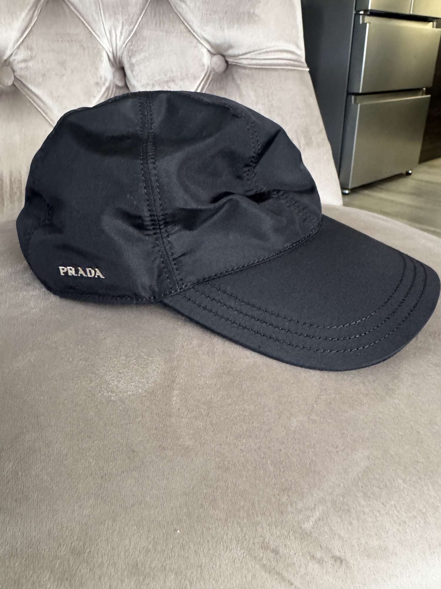 Prada kšiltovka