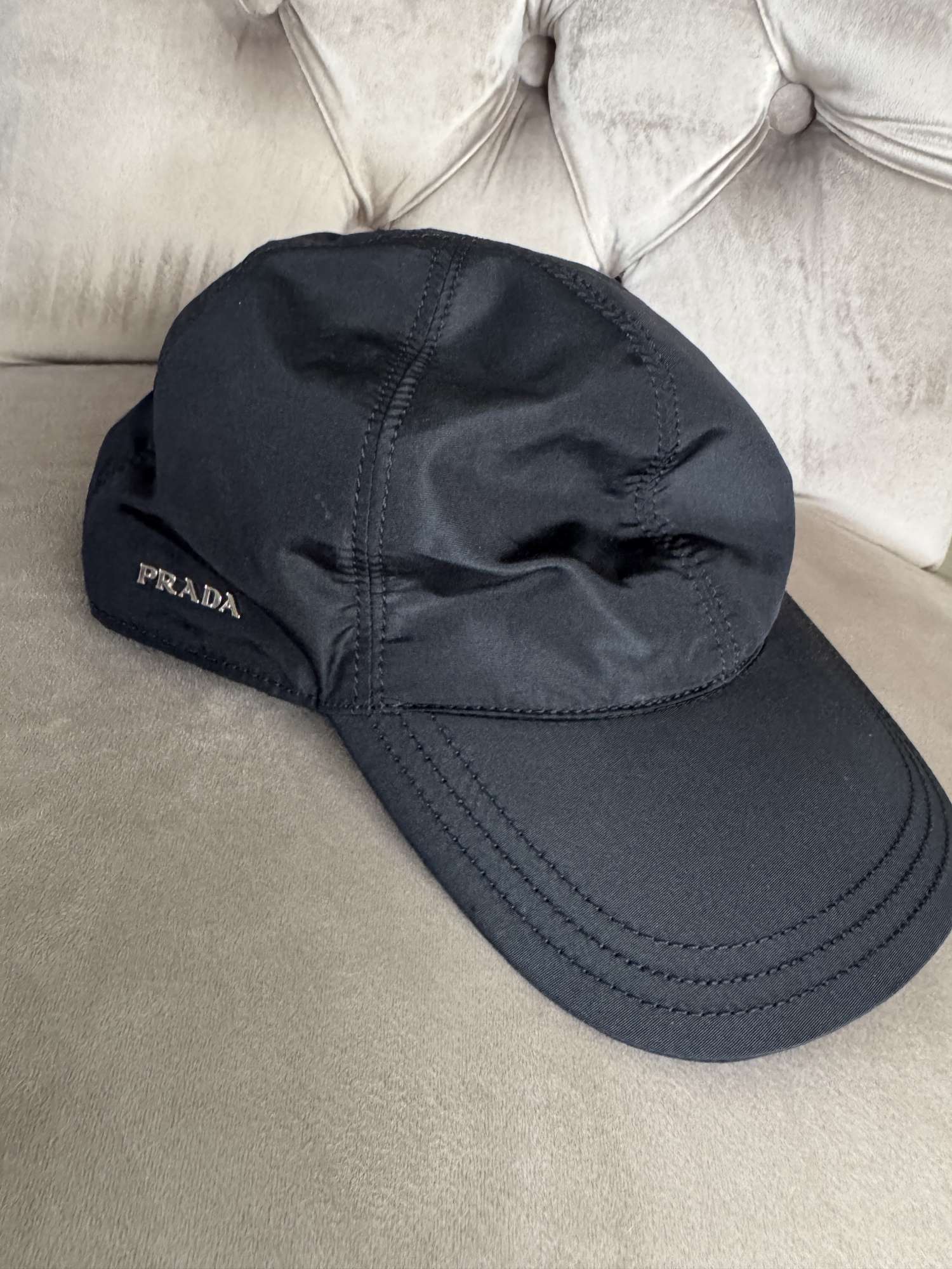 Prada kšiltovka