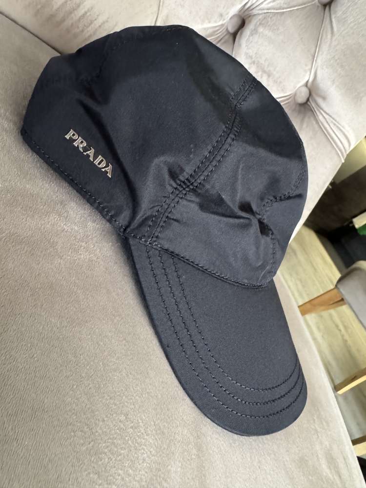 Prada kšiltovka