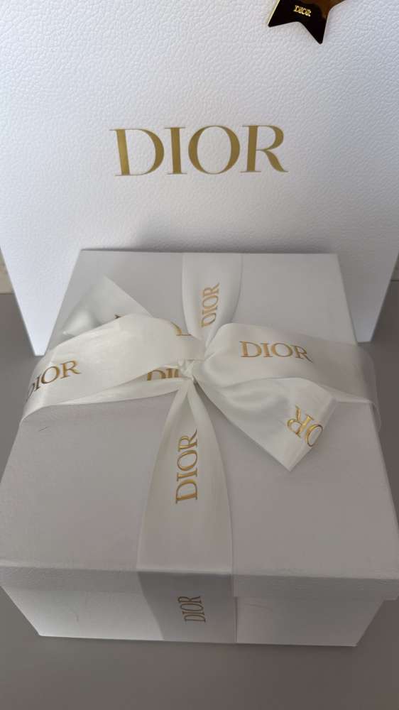 Dior klobuk
