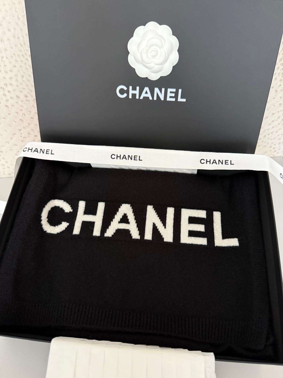 Chanel šál