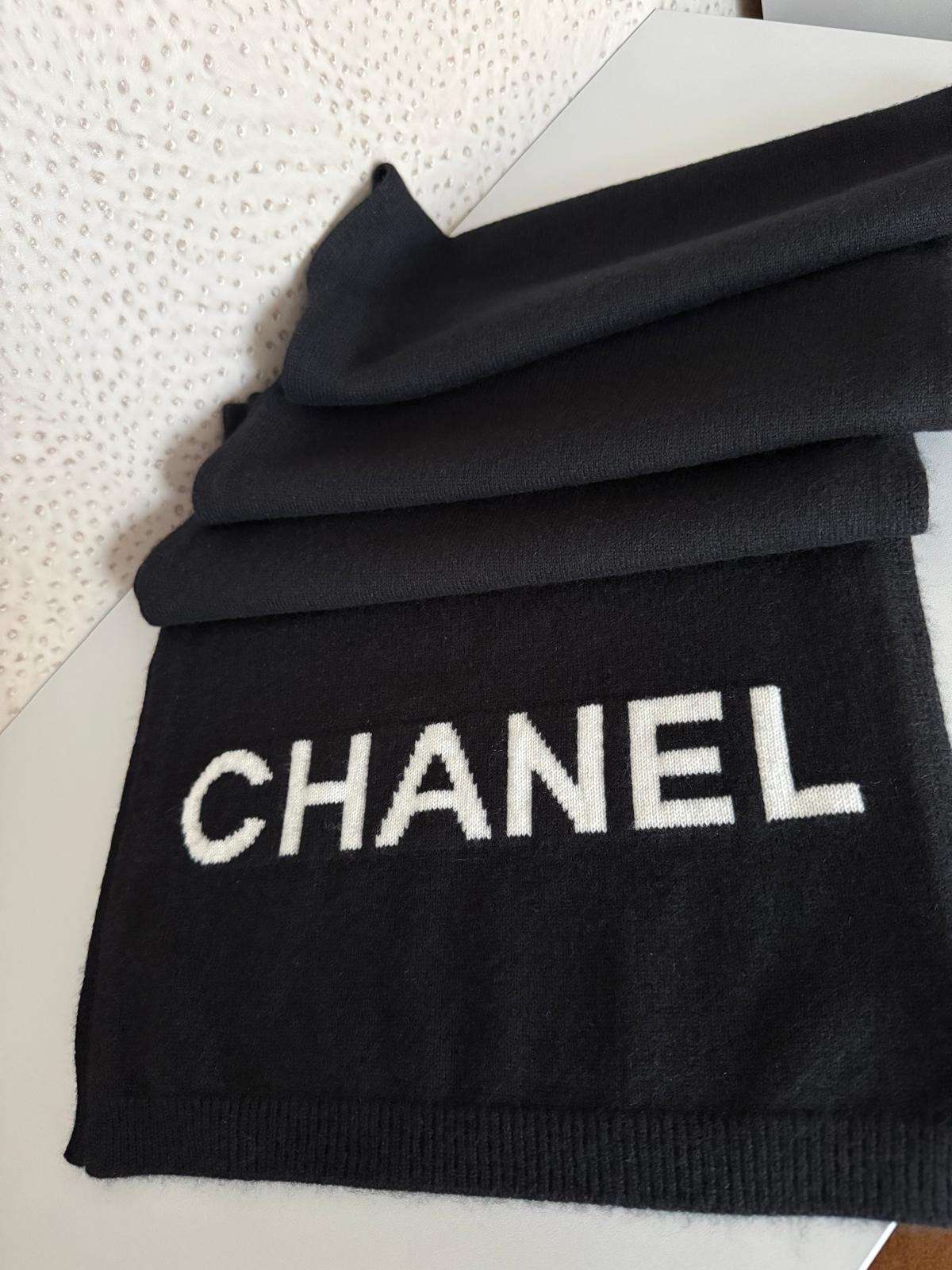 Chanel šál