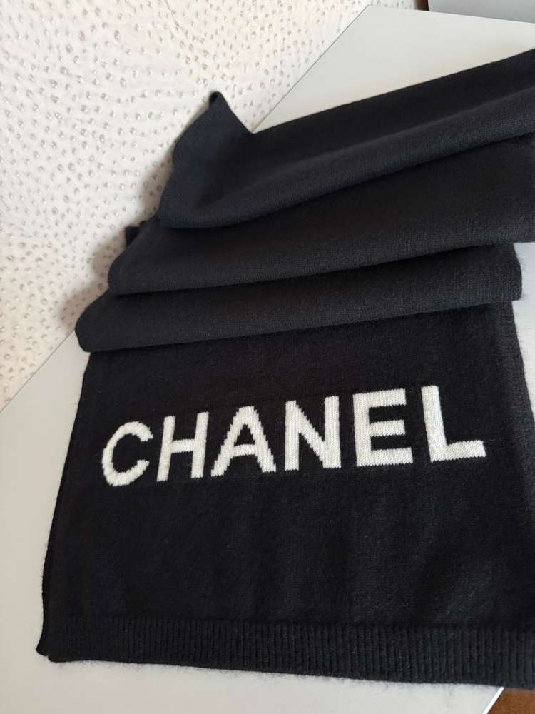 Chanel šál