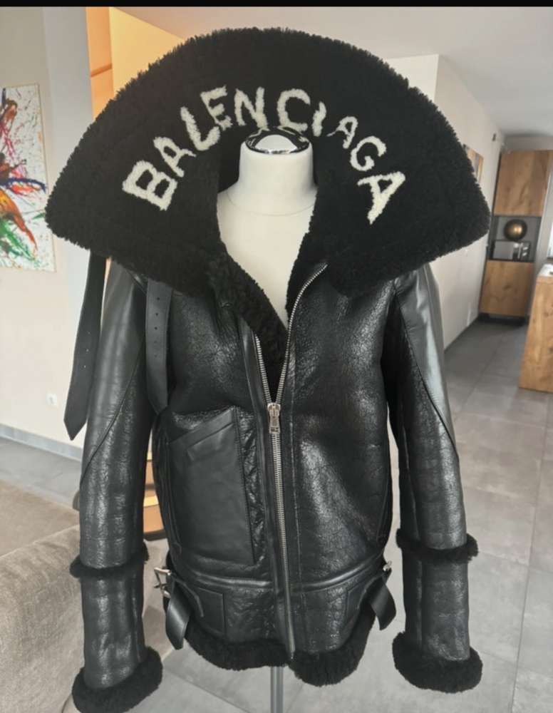 Balenciaga Bunda