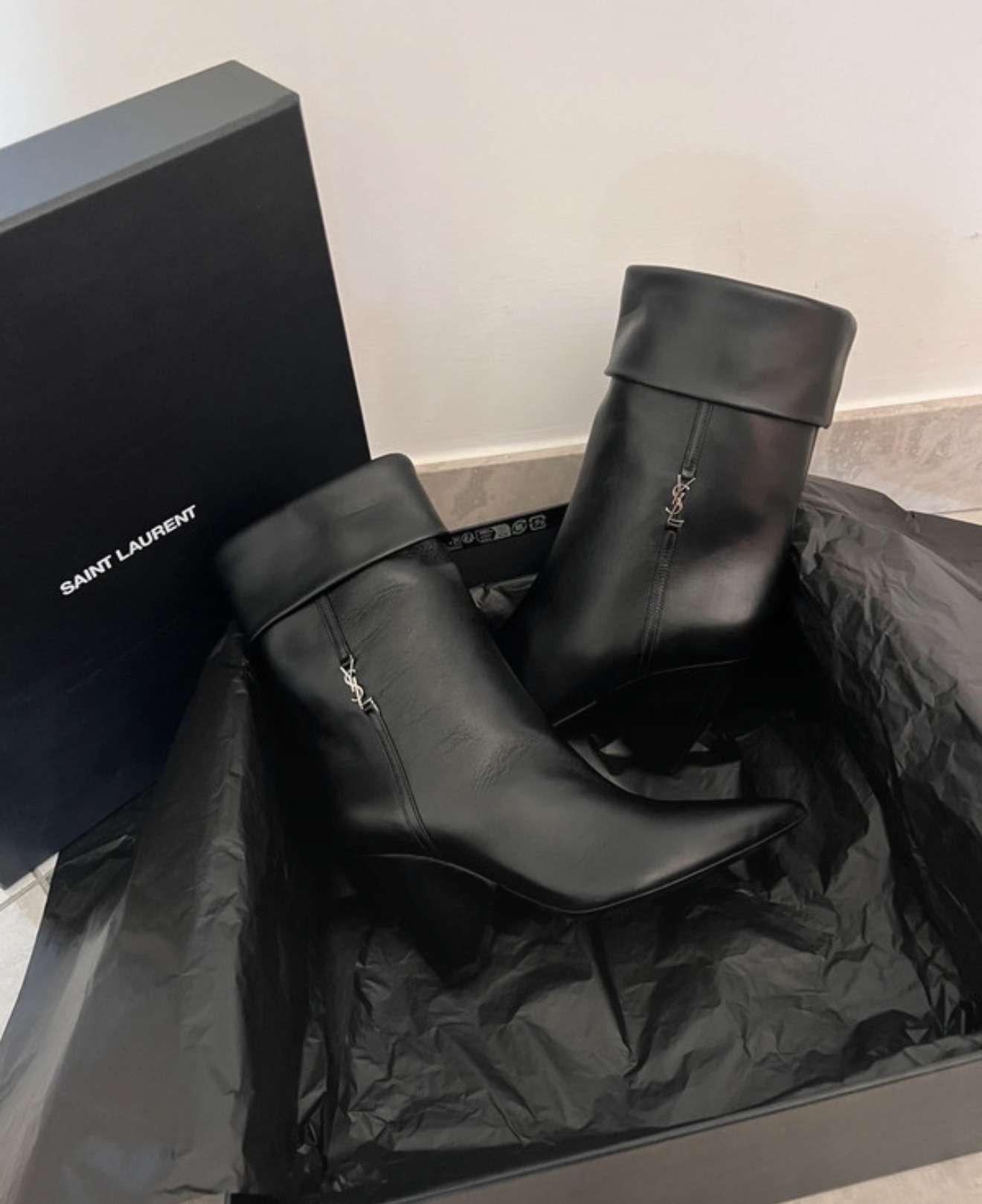 YSL kotnicky