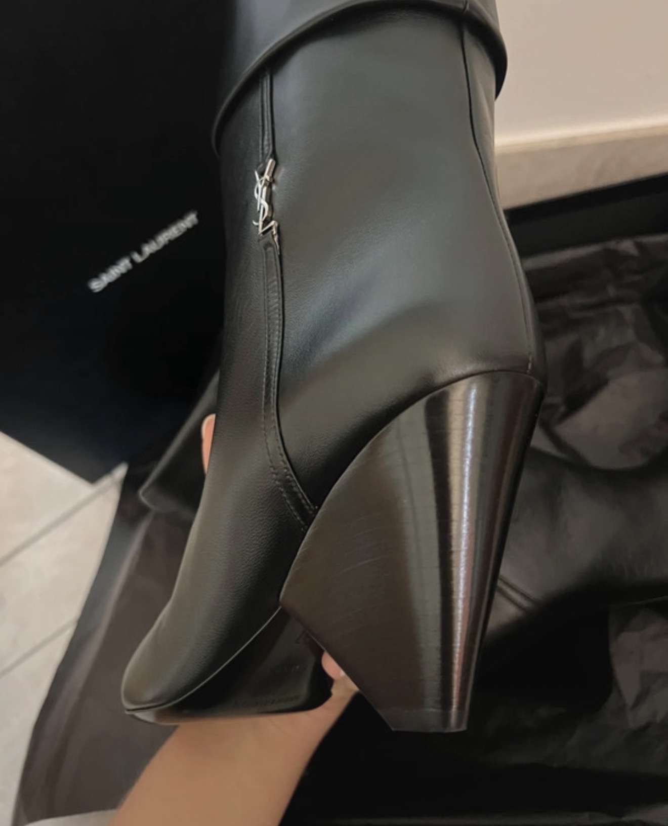 YSL kotnicky
