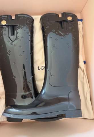 https://www.vipluxury.sk/Louis Vuitton gumáky