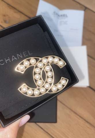 https://www.vipluxury.sk/Chanel brošňa