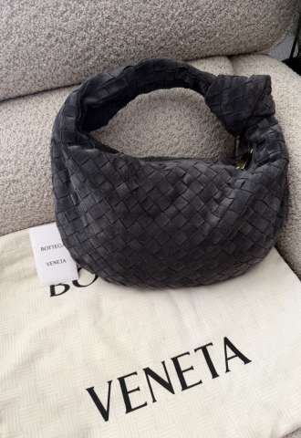 https://www.vipluxury.sk/Bottega Veneta Jodie