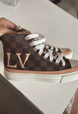 https://www.vipluxury.sk/Louis Vuitton tenisky
