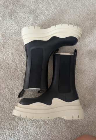 https://www.vipluxury.sk/Bottega Veneta čižmy