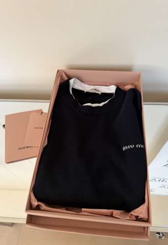 https://www.vipluxury.sk/Miu miu pulover