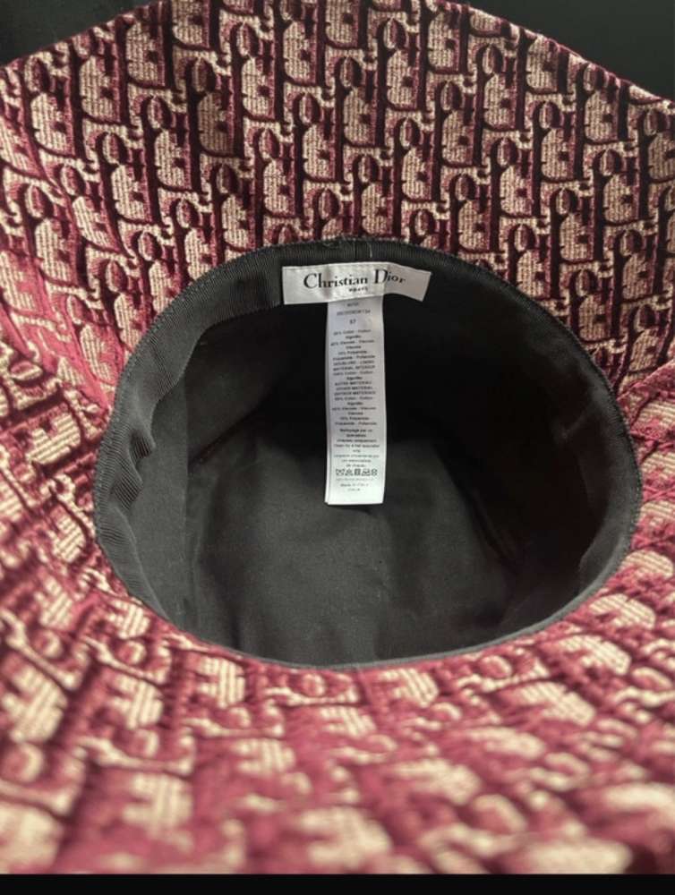Dior klobúk