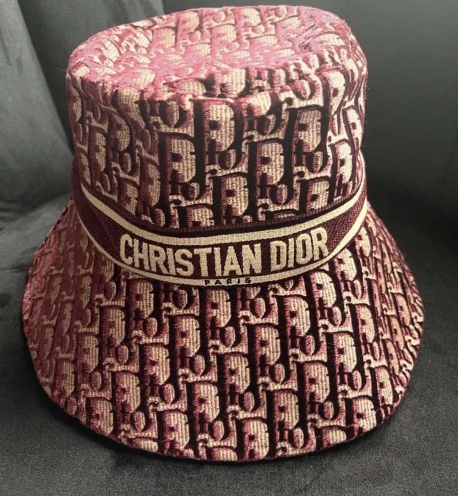 Dior klobúk