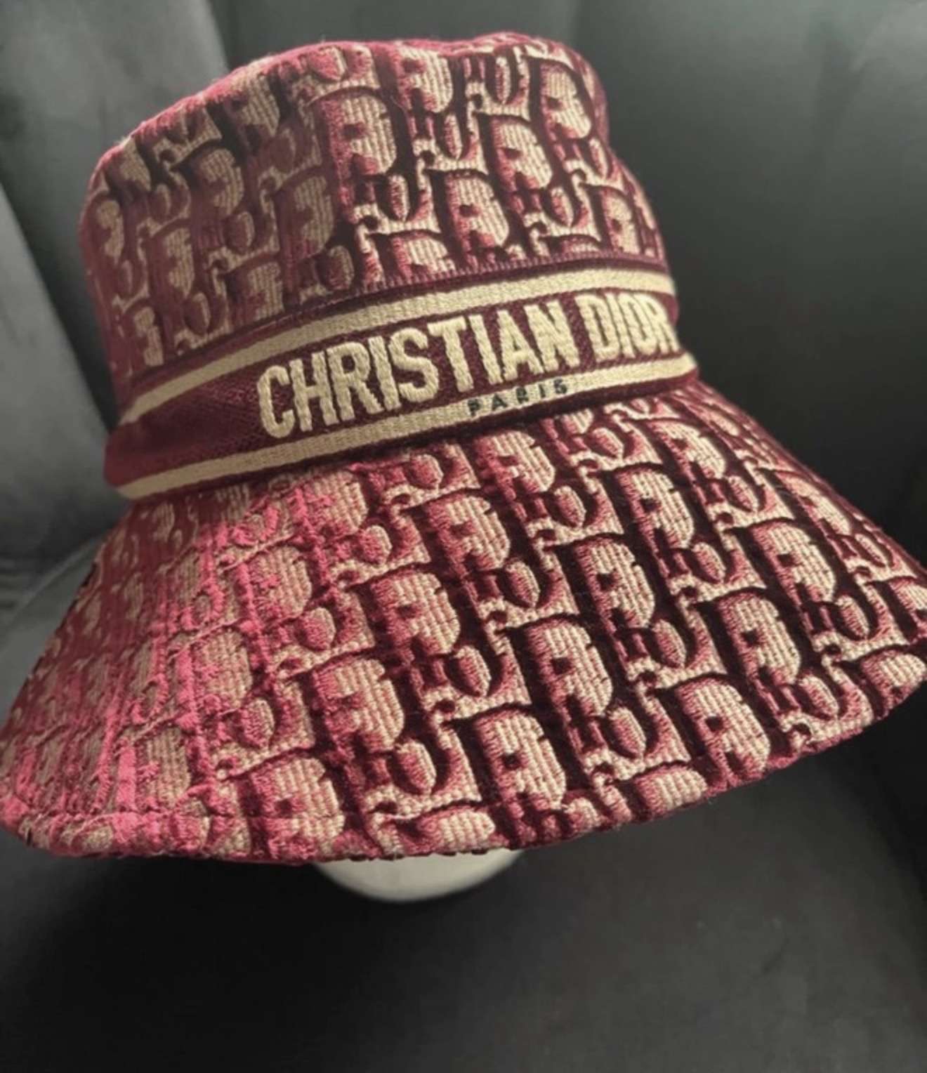 Dior klobúk
