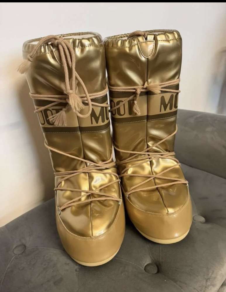 Moon Boots
