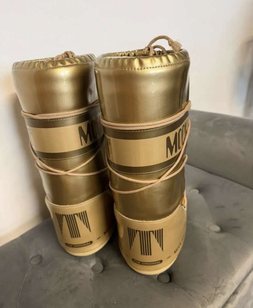 Moon Boots