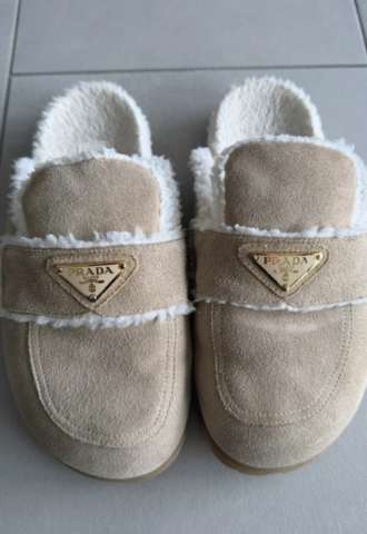 https://www.vipluxury.sk/Prada šľapky