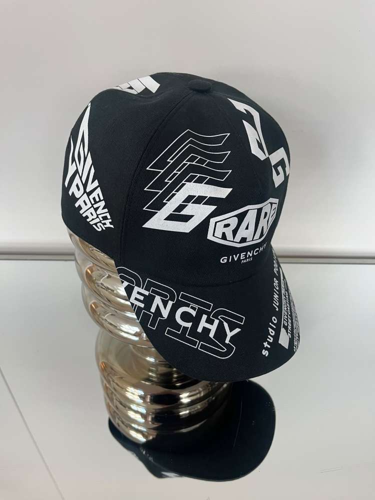 Givenchy šiltovka