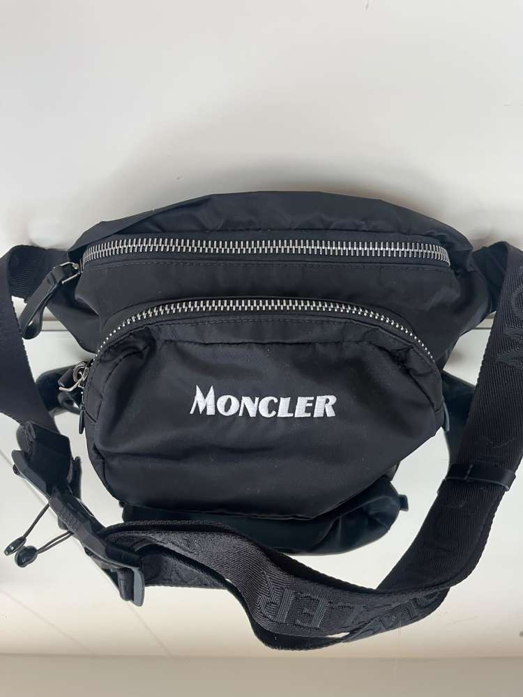 Moncler ladvinka