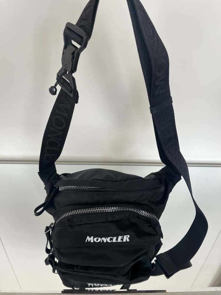 Moncler ladvinka