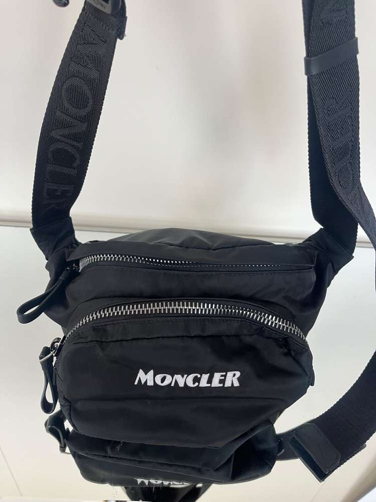 Moncler ladvinka