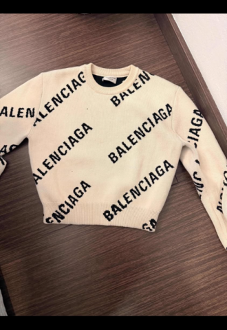 https://www.vipluxury.sk/Balenciaga sveter