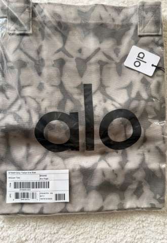 https://www.vipluxury.sk/Alo Yoga large tote bag