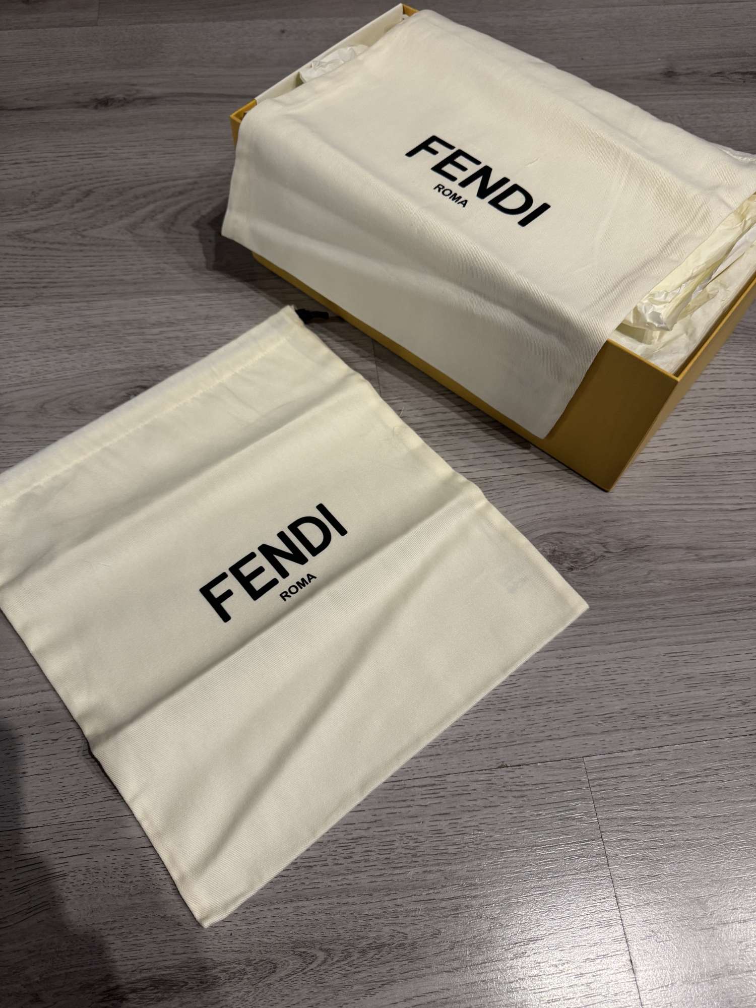 FENDI  sandále