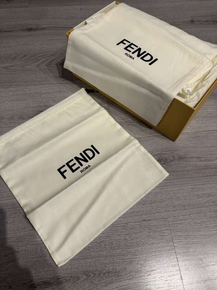 FENDI  sandále