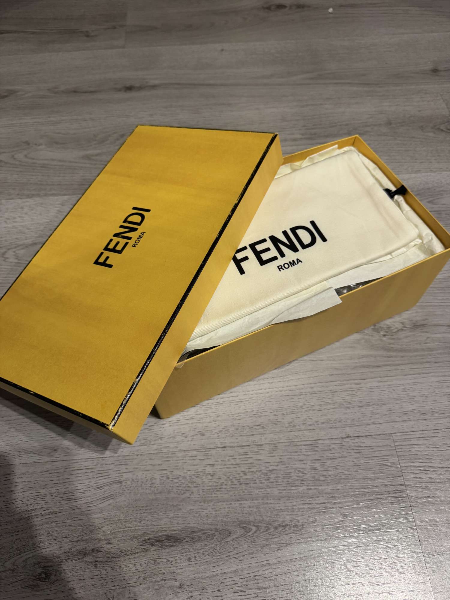 FENDI  sandále