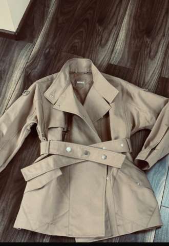 https://www.vipluxury.sk/Dámsky trench Boss