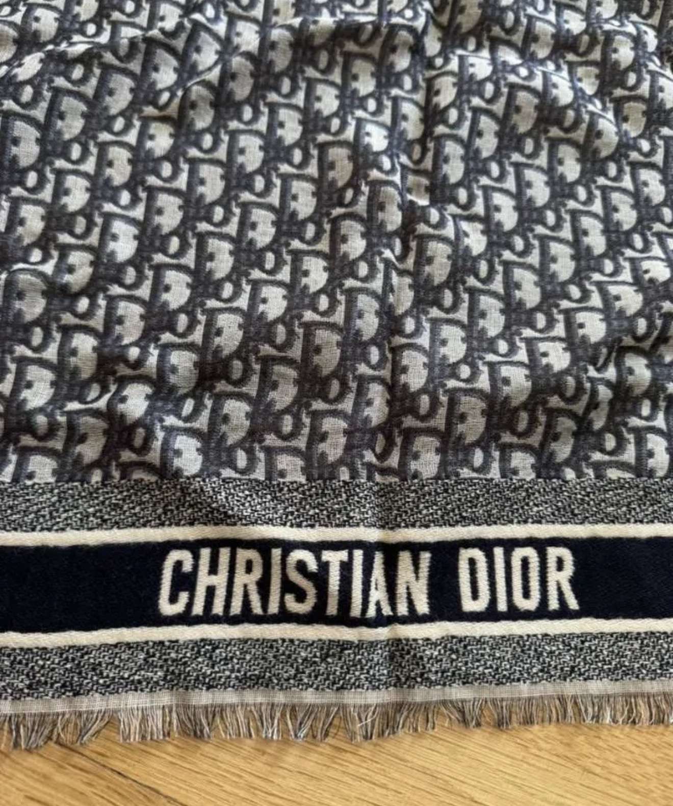Dior šatka