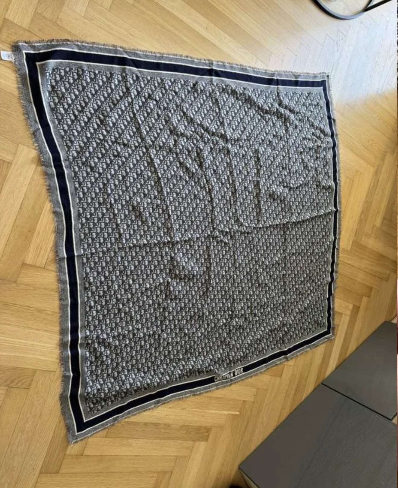 Dior šatka