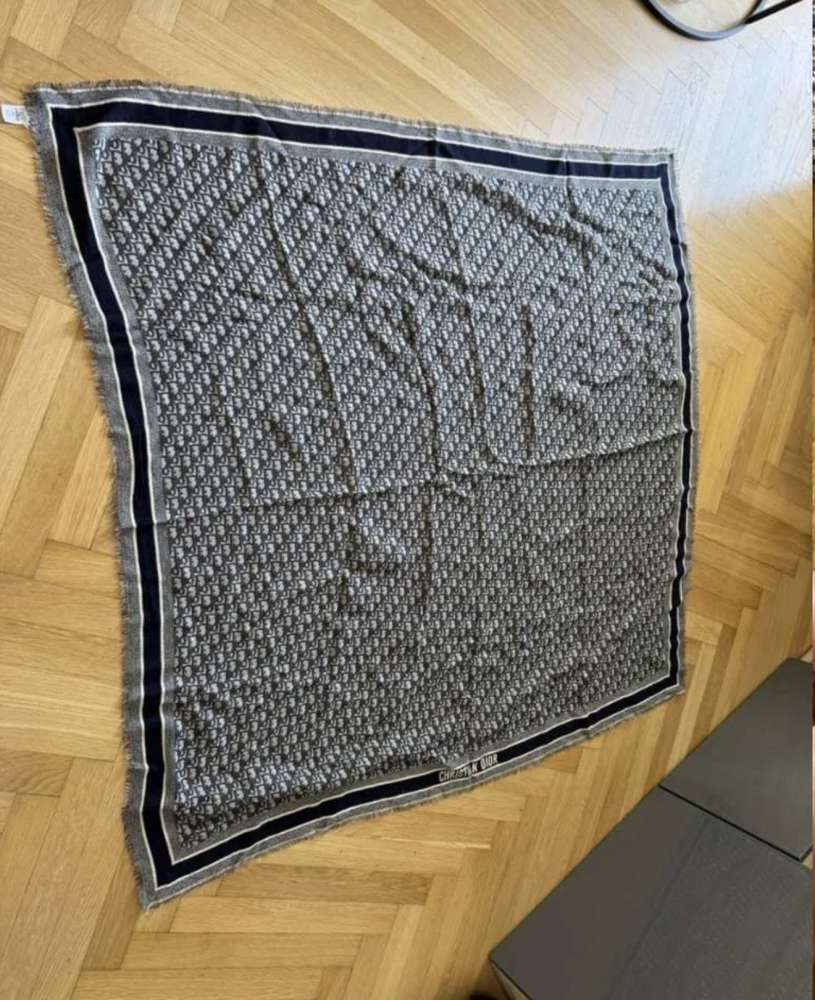 Dior šatka