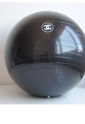 https://www.vipluxury.sk/Chanel gym lopta
